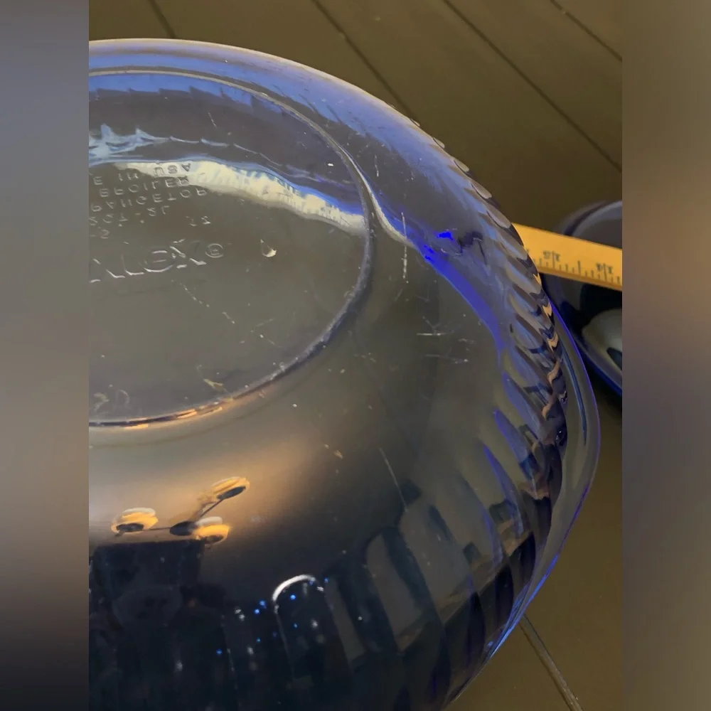 Btw. Pyrex Cobalt Blue Glass Covered Casserole 2QT.